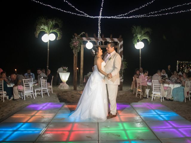 La boda de David y Verónica en Ixtapa Zihuatanejo, Guerrero 25