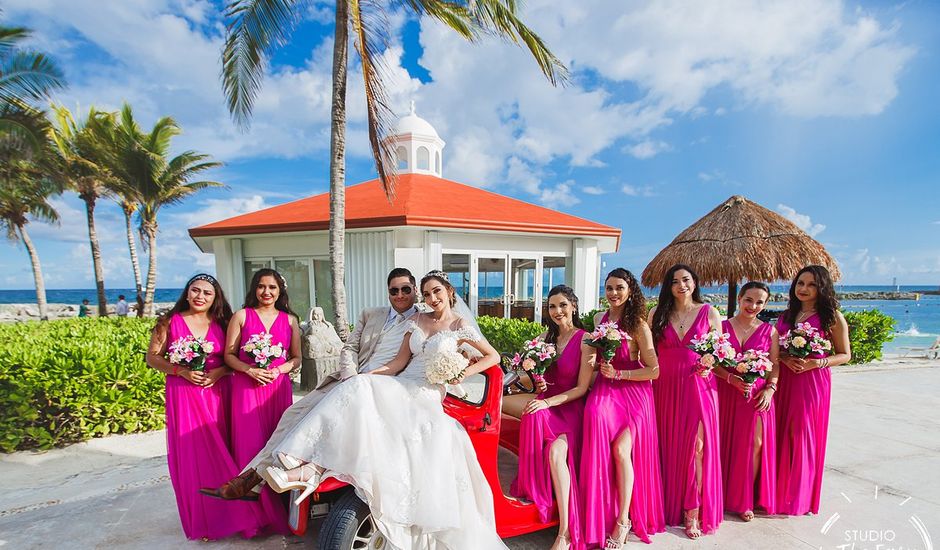 La boda de Santiago y Crystal  en Cancún, Quintana Roo