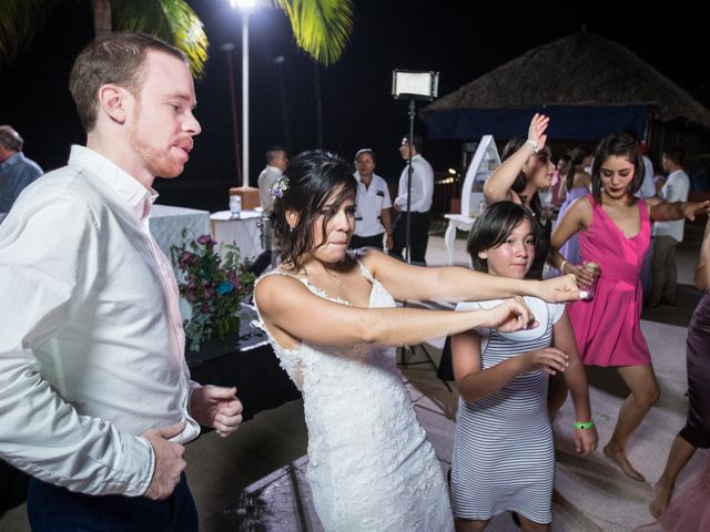 La boda de Pau y Rob en Ixtapa Zihuatanejo, Guerrero 36