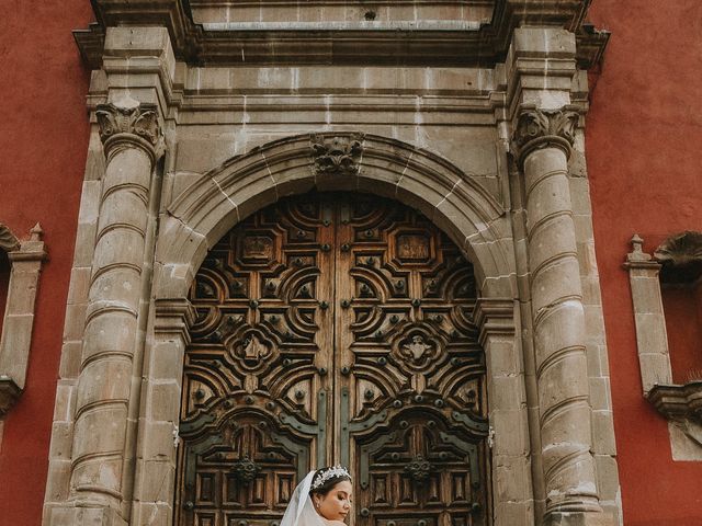 La boda de Luis y Valeria en Salamanca, Guanajuato 17