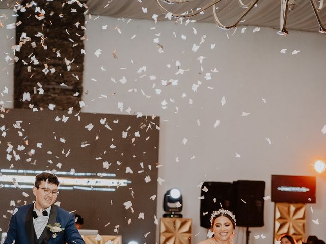 La boda de Luis y Valeria en Salamanca, Guanajuato 24