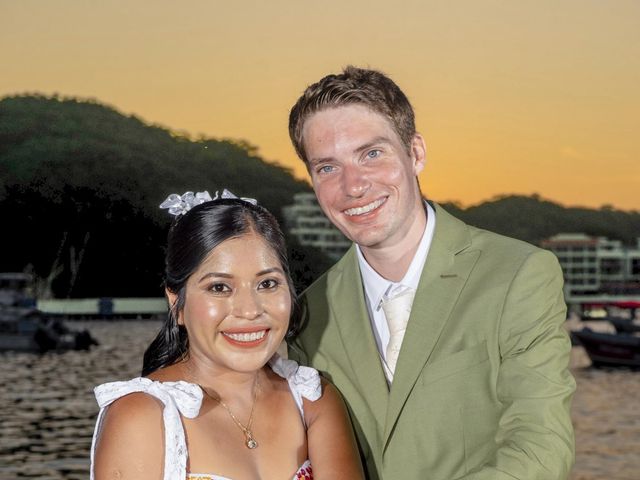 La boda de Henry y Rosy en Huatulco, Oaxaca 31