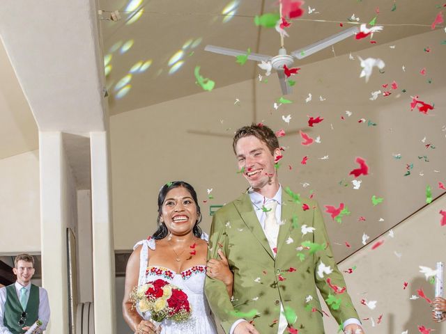 La boda de Henry y Rosy en Huatulco, Oaxaca 35