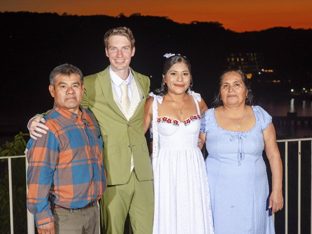 La boda de Henry y Rosy en Huatulco, Oaxaca 40