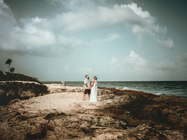 La boda de Edgar y Iza en Playa del Carmen, Quintana Roo 2