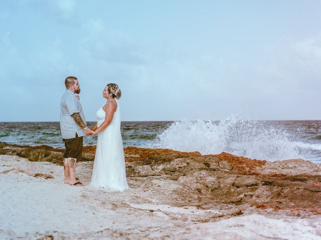 La boda de Edgar y Iza en Playa del Carmen, Quintana Roo 3