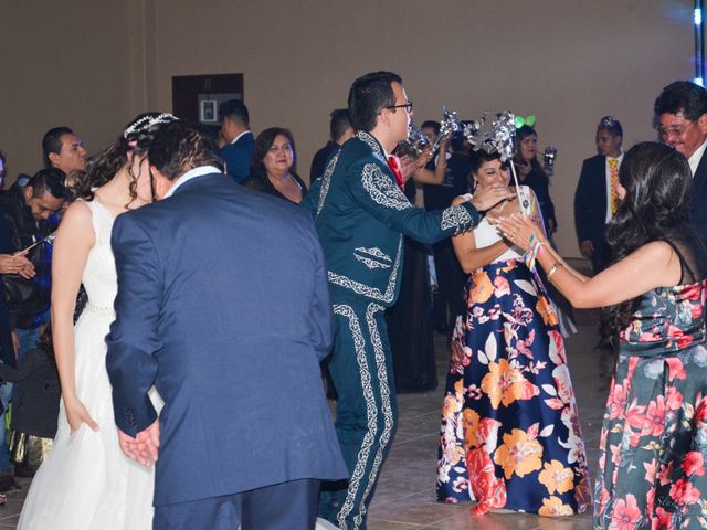 La boda de Juan Carlos  y Sandra Isaid  en Celaya, Guanajuato 14