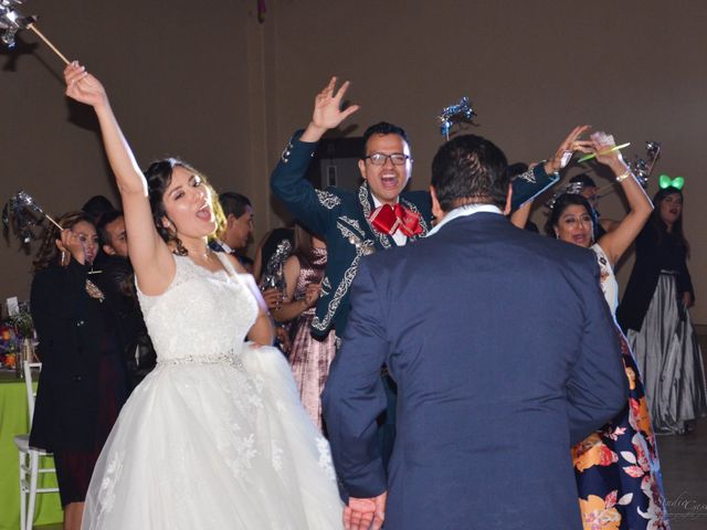 La boda de Juan Carlos  y Sandra Isaid  en Celaya, Guanajuato 15