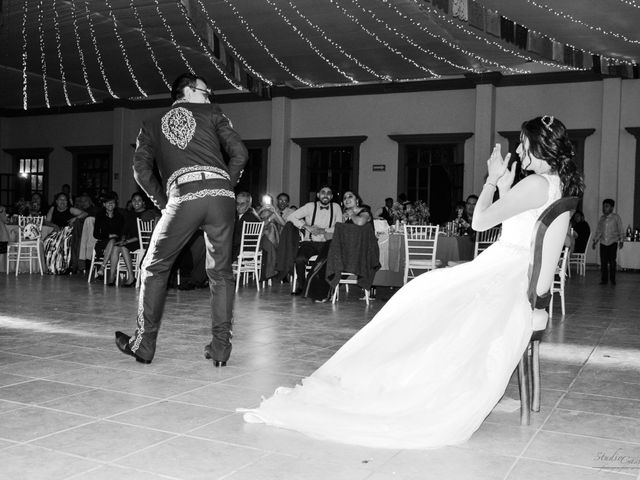 La boda de Juan Carlos  y Sandra Isaid  en Celaya, Guanajuato 24