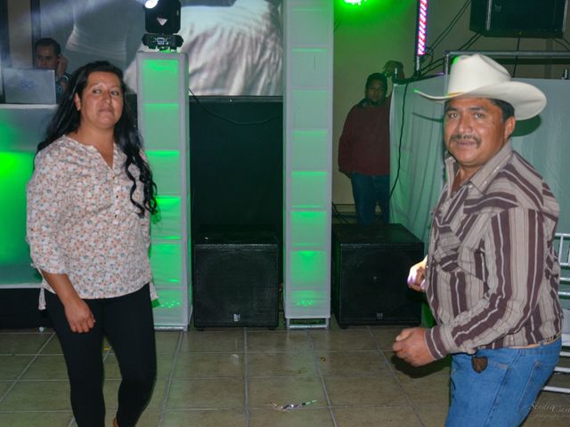 La boda de Juan Carlos  y Sandra Isaid  en Celaya, Guanajuato 42