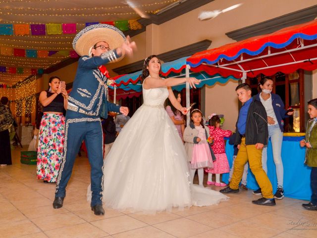 La boda de Juan Carlos  y Sandra Isaid  en Celaya, Guanajuato 72