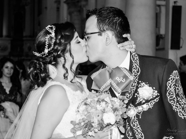 La boda de Juan Carlos  y Sandra Isaid  en Celaya, Guanajuato 104