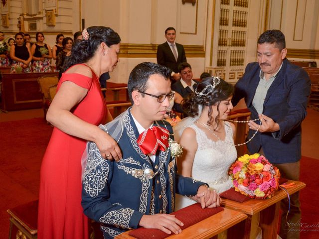 La boda de Juan Carlos  y Sandra Isaid  en Celaya, Guanajuato 111