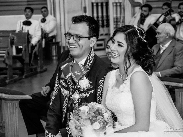 La boda de Juan Carlos  y Sandra Isaid  en Celaya, Guanajuato 117
