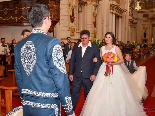 La boda de Juan Carlos  y Sandra Isaid  en Celaya, Guanajuato 125