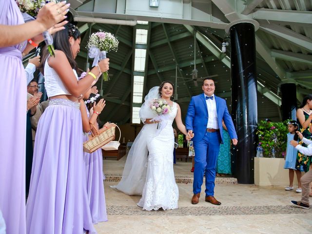 La boda de Moisés y Angélica en Ixtapa Zihuatanejo, Guerrero 14