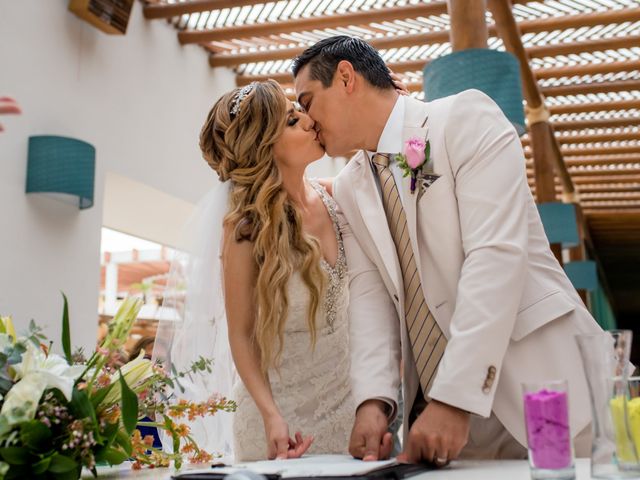 La boda de Omar y Cinthia en Bahía de Banderas, Nayarit 82