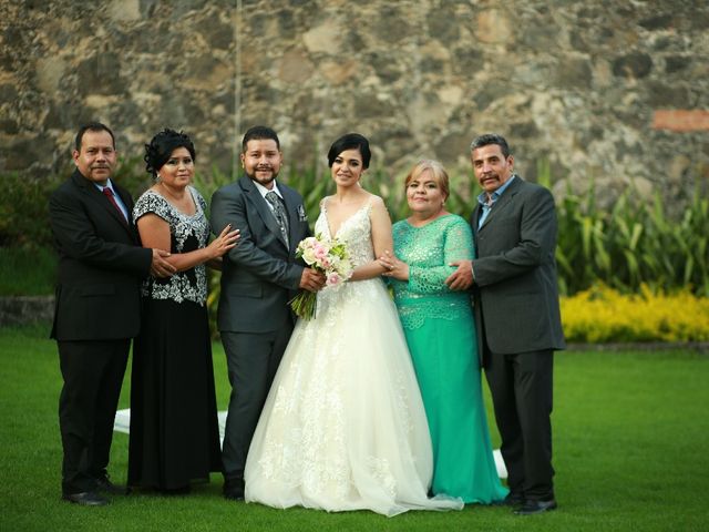 La boda de Roberto  y Janeth  en Uruapan, Michoacán 11