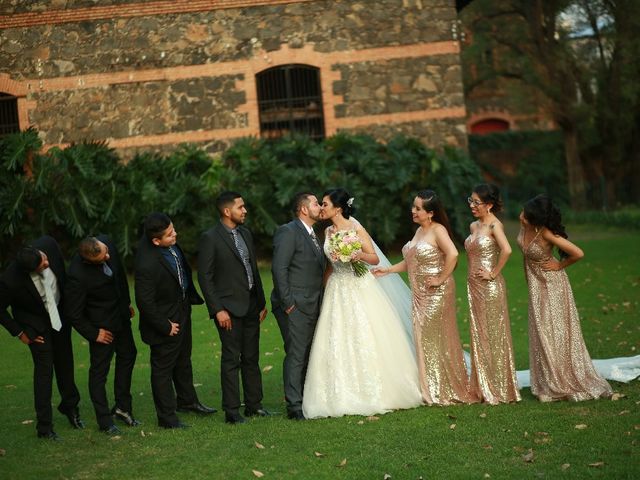 La boda de Roberto  y Janeth  en Uruapan, Michoacán 16
