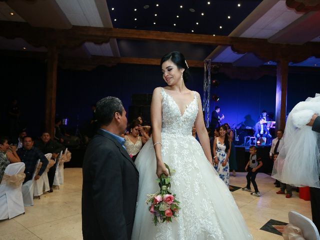 La boda de Roberto  y Janeth  en Uruapan, Michoacán 34