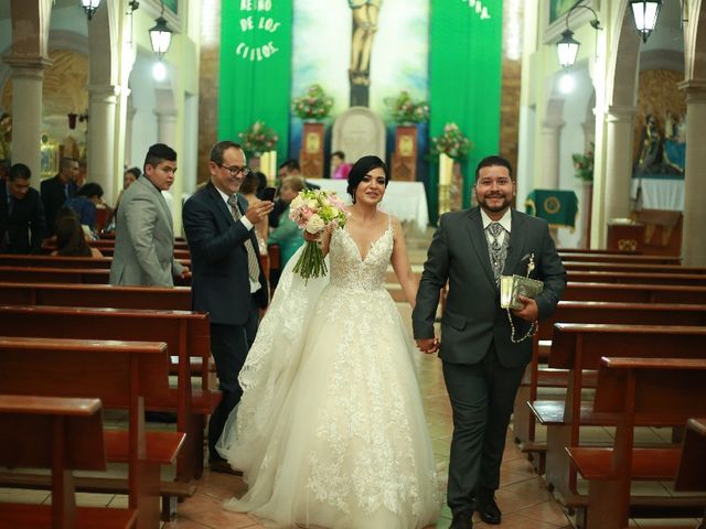 La boda de Roberto  y Janeth  en Uruapan, Michoacán 36
