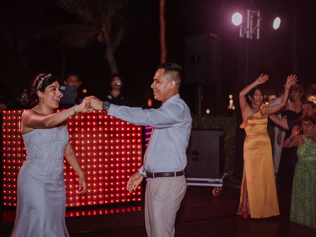 La boda de Rodrigo y Erika en Cancún, Quintana Roo 65