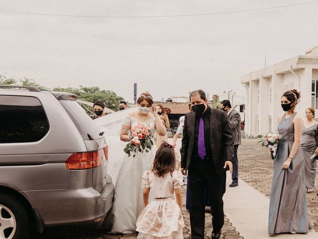 La boda de Brandon y Mineidy en Lázaro Cárdenas, Michoacán 4