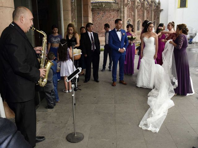 La boda de Javier y Fernanda en Temascalcingo, Estado México 15