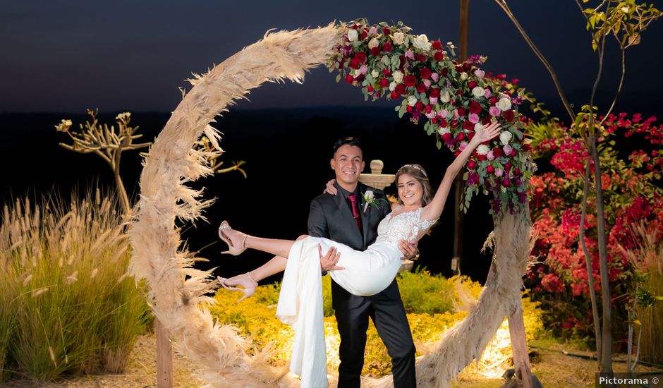 La boda de Carlos y Malinaly en Colima, Colima