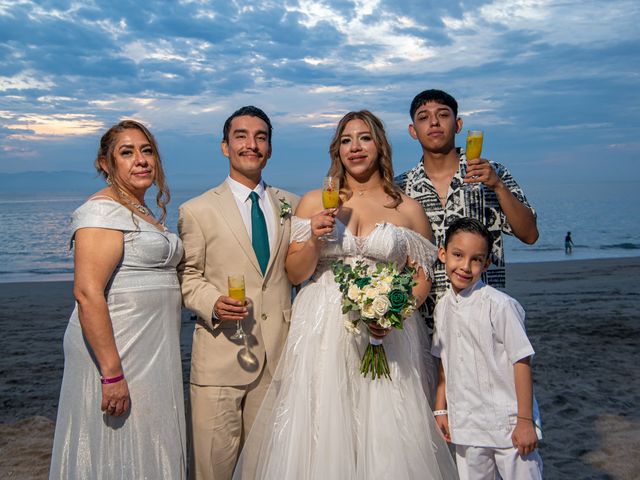 La boda de Cristopher Rodrigo  y Claudia Ivonne  en Puerto Vallarta, Jalisco 8