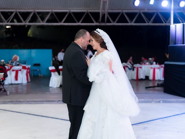 La boda de Silvestre y Isela en Colima, Colima 6