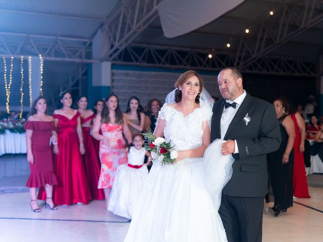 La boda de Silvestre y Isela en Colima, Colima 15