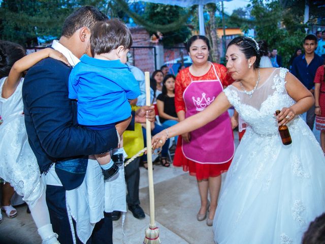 La boda de Carlos Eduardo y Liliana en Oaxaca, Oaxaca 13