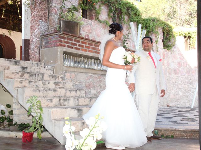 La boda de Luis y Mitzi en Puerto Vallarta, Jalisco 1