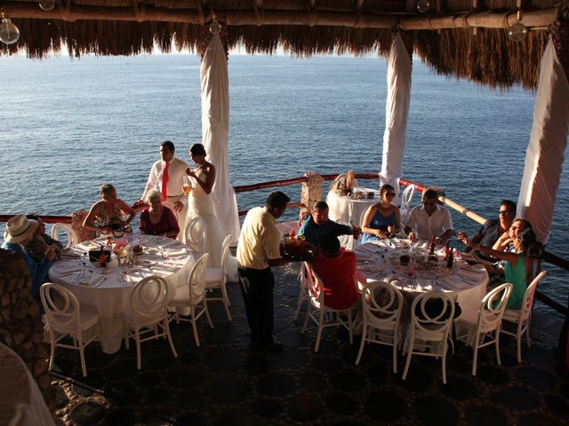 La boda de Luis y Mitzi en Puerto Vallarta, Jalisco 5