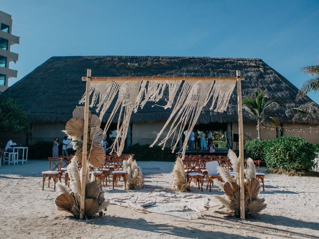 La boda de Luis y Mychelle en Playa del Carmen, Quintana Roo 22