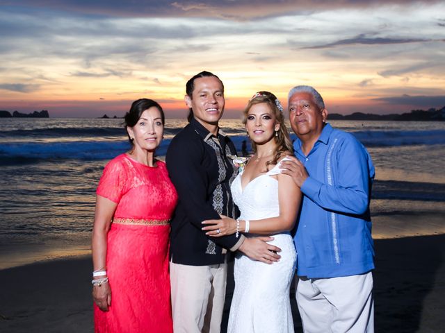 La boda de Miguel Ángel y Adriana en Ixtapa Zihuatanejo, Guerrero 2