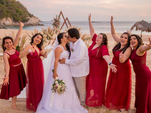 La boda de Felipe y Marcela Catalina en Huatulco, Oaxaca 11