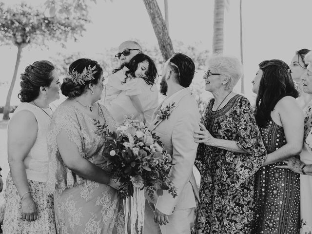 La boda de Gloria y Álex en Huatulco, Oaxaca 55