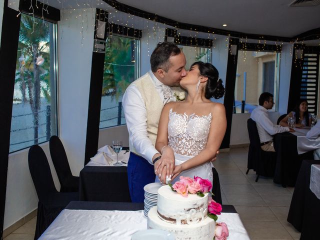 La boda de Yeison y Paula en Cancún, Quintana Roo 35