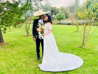 La boda de Paola y Ikingarhi 