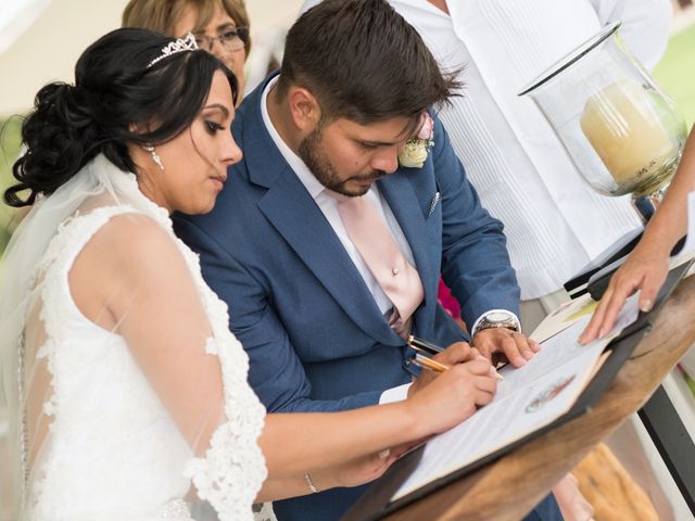 La boda de Rodrigo y Karyme en Valle de Bravo, Estado México 32