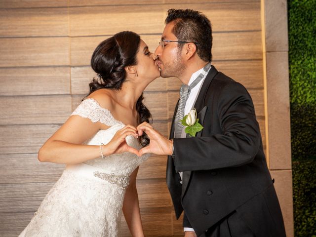 La boda de Fernando y Claudia en Venustiano Carranza, Ciudad de México 28