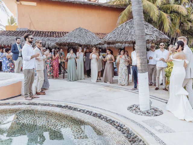 La boda de Tyler y Steph en Ixtapa Zihuatanejo, Guerrero 33