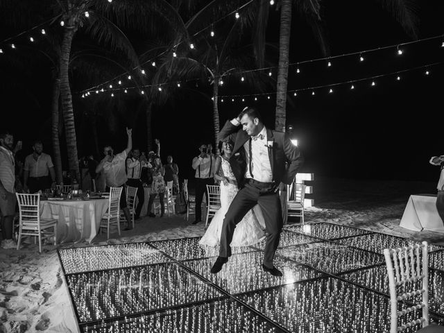 La boda de Andrew y Lisa en Cancún, Quintana Roo 109