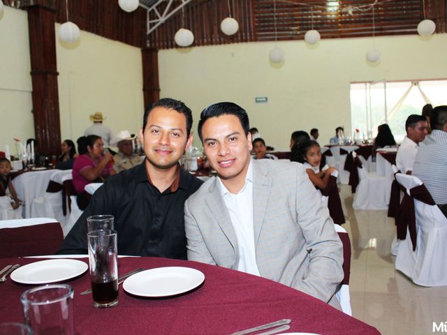 La boda de Gabriel y Alejandra  en Villaflores, Chiapas 12