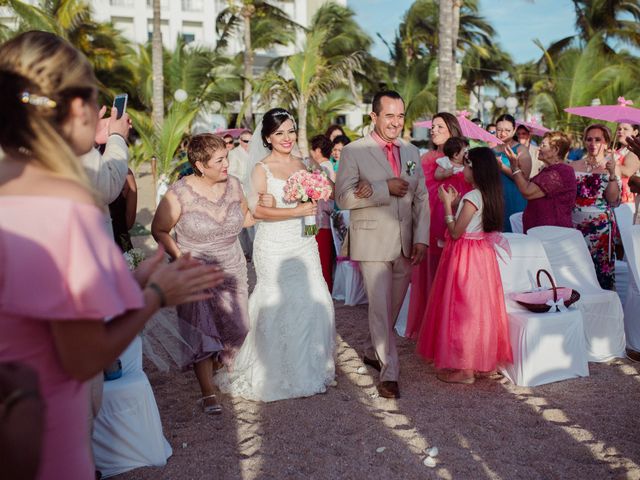 La boda de Mauricio y Azaneth en Mazatlán, Sinaloa 24