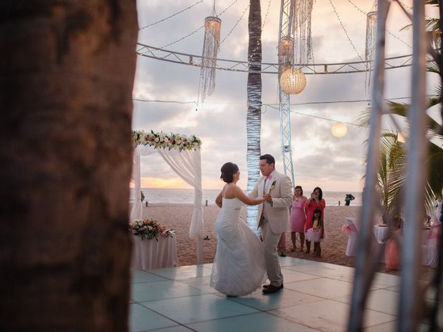 La boda de Mauricio y Azaneth en Mazatlán, Sinaloa 32