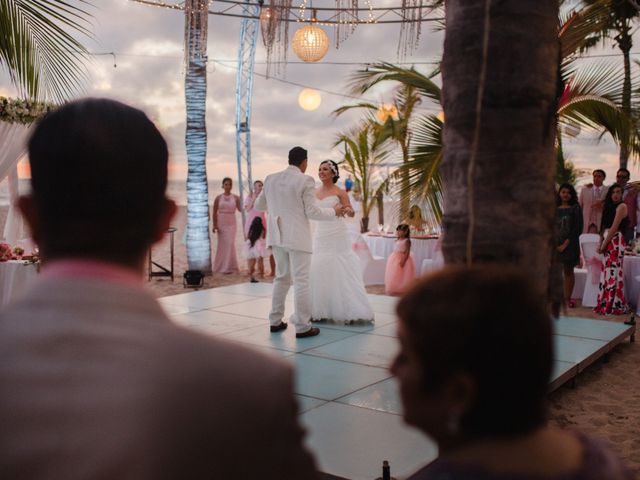 La boda de Mauricio y Azaneth en Mazatlán, Sinaloa 33