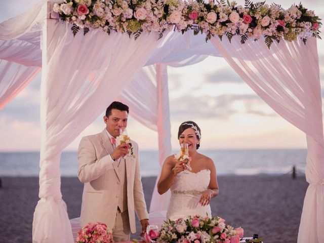 La boda de Mauricio y Azaneth en Mazatlán, Sinaloa 34